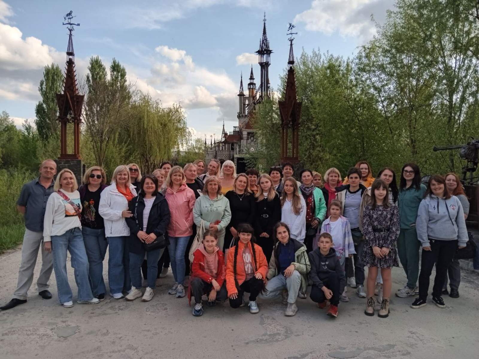 Відпочинок наших туристів у турі «Тюльпановий рай у Добропарку + український Діснейленд», 27.04.2024р.