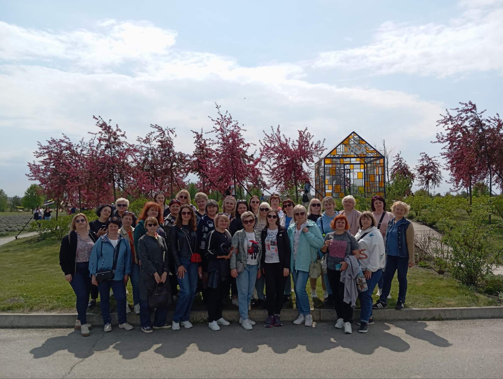 «ТЮЛЬПАНОВИЙ РАЙ У ДОБРОПАРКУ + УКРАЇНСЬКИЙ ДІСНЕЙЛЕНД», 03.05.2025р.