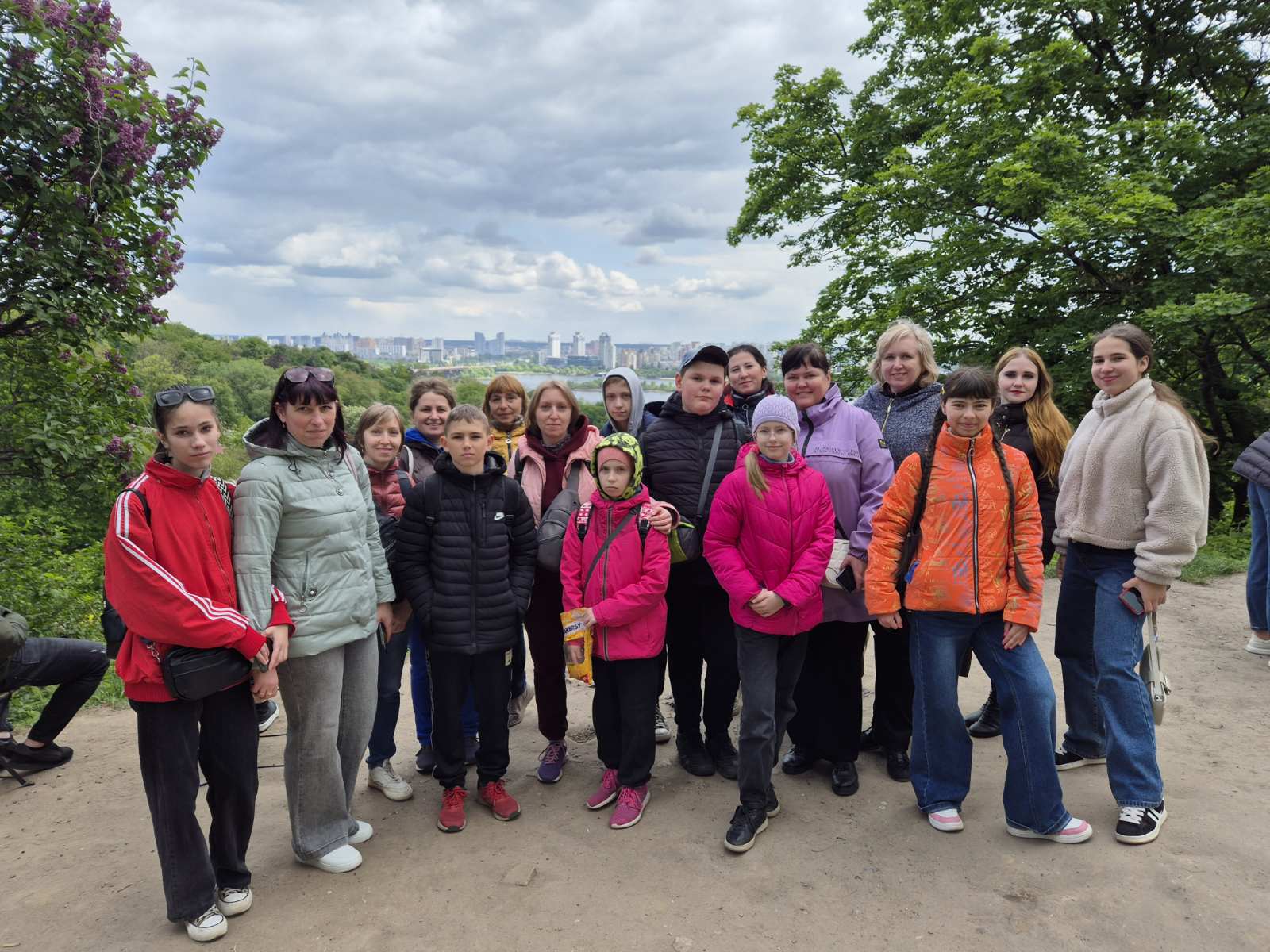 ВІДПОЧИНОК ТУРИСТІВ У ТУРІ «ЦВІТІННЯ БУЗКУ В БОТАНІЧНОМУ САДІ», 10.05.2025р.